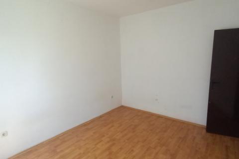 Istra,Pula predgrađe-kuća s dvorištem