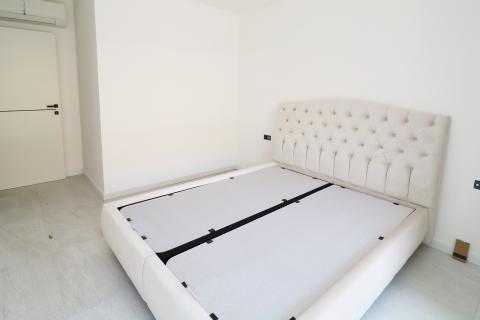 POREČ, centar- moderan stan s garažom