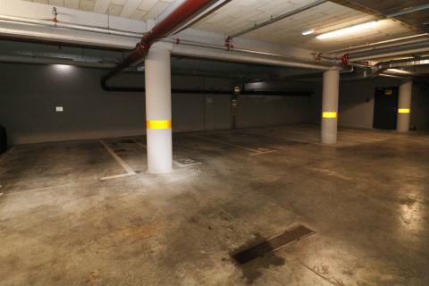 POREČ, centar- moderan stan s garažom