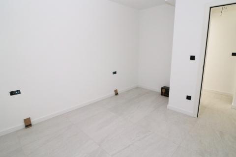 POREČ, centar- stan s garažom u novogradnji