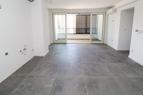 POREČ- stan s garažom u centru