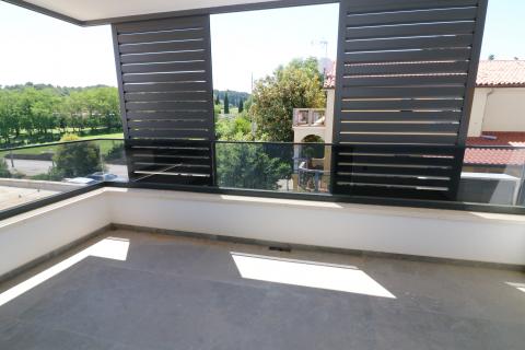 POREČ- stan s garažom u centru