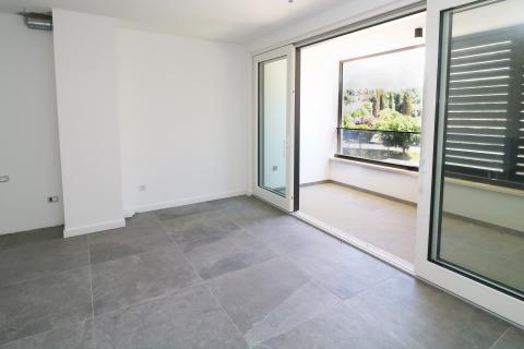 POREČ- stan s garažom u centru