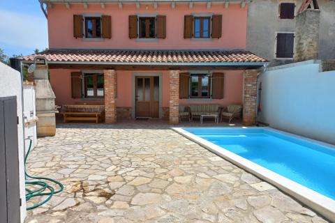 Istra, Barban okolica-renovirana kamena kuća s bazenom