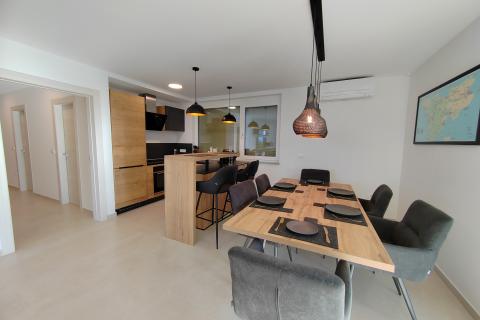 OTOK KRK-MALINSKA,ekskluzivni apartman 300 metara do mora  i plaže