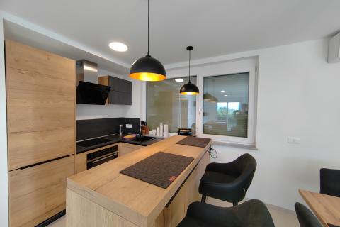 OTOK KRK-MALINSKA,ekskluzivni apartman 300 metara do mora  i plaže