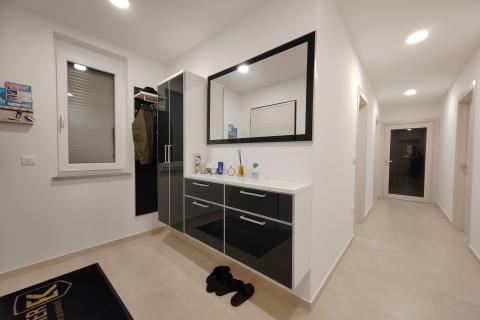 OTOK KRK-MALINSKA,ekskluzivni apartman 300 metara do mora  i plaže