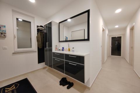 OTOK KRK-MALINSKA,ekskluzivni apartman 300 metara do mora  i plaže