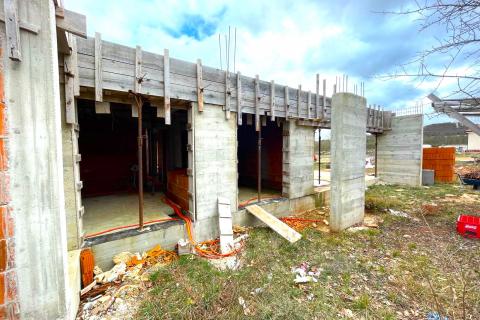 Rovinj,9km,započeta novogradnja prostrane prizemnice