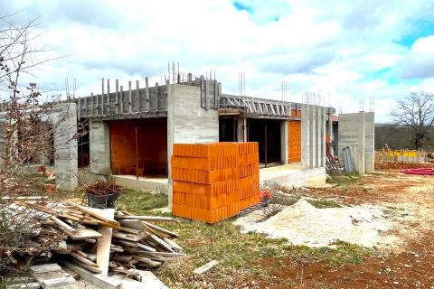 Rovinj,9km,započeta novogradnja prostrane prizemnice