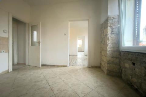 PULA, CENTAR, stan u strogom centru