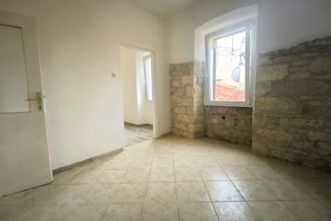 PULA, CENTAR, stan u strogom centru