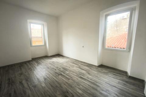 PULA, CENTAR, stan u strogom centru