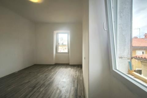 PULA, CENTAR, stan u strogom centru