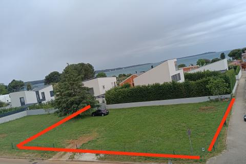 Istra, Fažana, zemljište sa pravomoćnom građevinskom dozvolom 100m od plaže