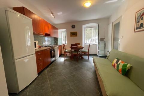 Otok Krk-Punat, prvi red do mora, 180 m2