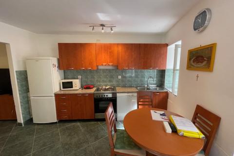 Otok Krk-Punat, prvi red do mora, 180 m2