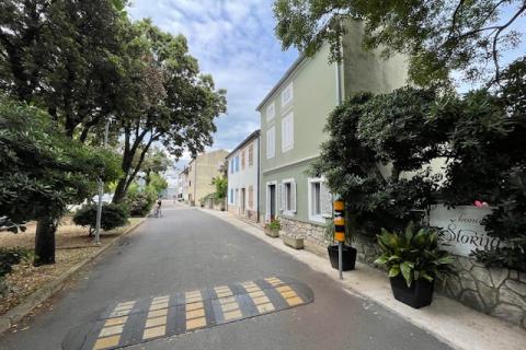 Otok Krk-Punat, prvi red do mora, 180 m2