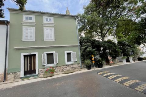 Otok Krk-Punat, prvi red do mora, 180 m2