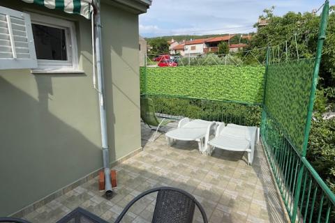 Otok Krk-Punat, prvi red do mora, 180 m2