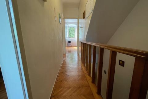 Otok Krk-Punat, prvi red do mora, 180 m2