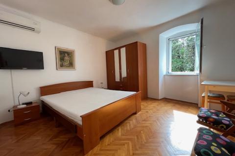 Otok Krk-Punat, prvi red do mora, 180 m2