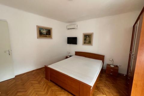 Otok Krk-Punat, prvi red do mora, 180 m2