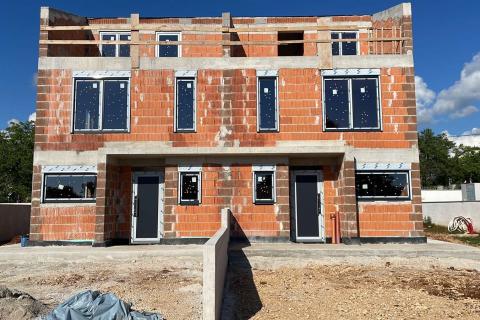 Poreč, okolica, moderna kuća u izgradnji sa pogledom na more