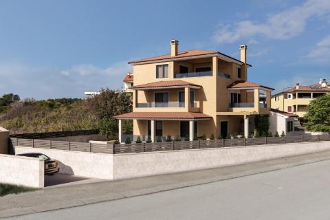 Istra,Premantura,vila sa bazenom na odličnoj lokaciji!