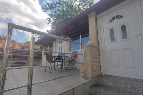 Lika,Donji Lapac,novouređena kuća,blizina rijeke Une