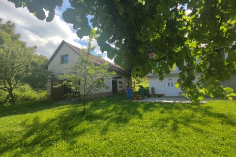 Lika,Donji Lapac,novouređena kuća,blizina rijeke Une