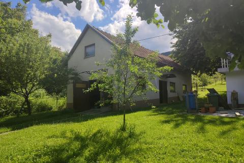 Lika,Donji Lapac,novouređena kuća,blizina rijeke Une