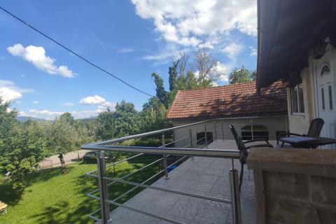 Lika,Donji Lapac,novouređena kuća,blizina rijeke Une