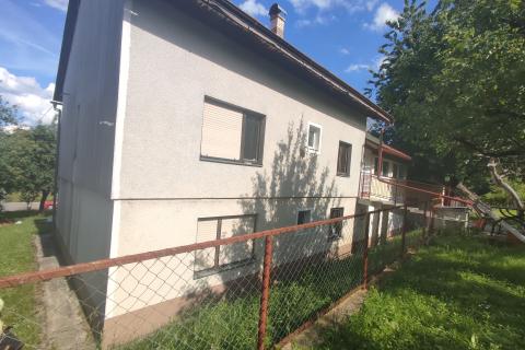 Lika,Donji Lapac,novouređena kuća,blizina rijeke Une