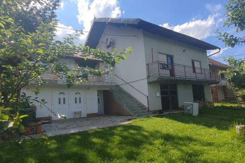 Lika,Donji Lapac,novouređena kuća,blizina rijeke Une