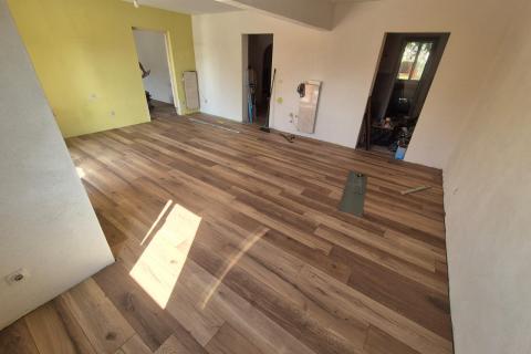 Poreč, centar, trosoban stan, 300 m od mora sa tri balkona