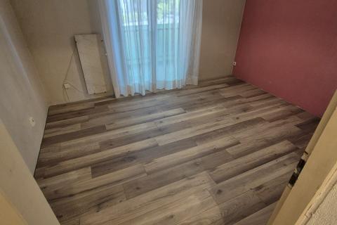 Poreč, centar, trosoban stan, 300 m od mora sa tri balkona