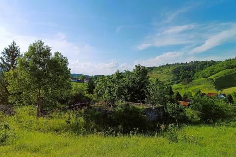 Ogulin , Modruš - Građevinsko - poljoprivredni teren sa ruševinom