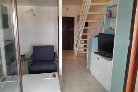 Istra,Barbariga,apartman sa zatvorenom lođom