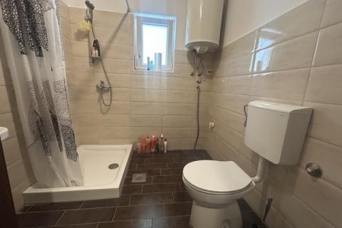 Poreč, centar, trosoban stan, 300 m od mora sa tri balkona