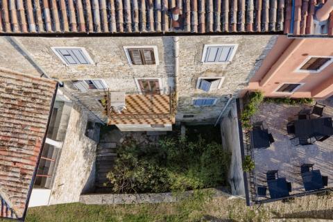 Motovun, kamena kuća s lijepim pogledom