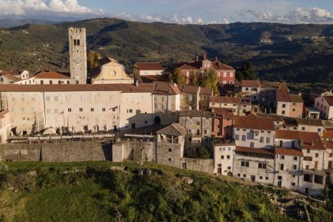 Motovun, kamena kuća s lijepim pogledom