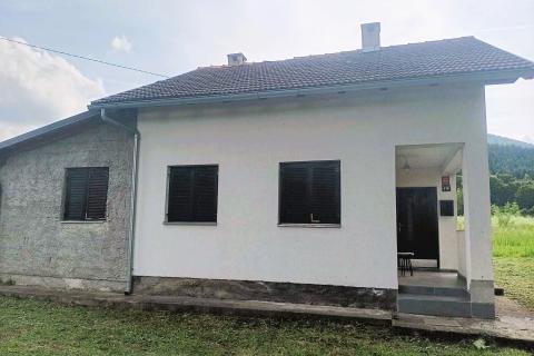 Saborsko , Lička Jesenica - Kuća sa okućnicom