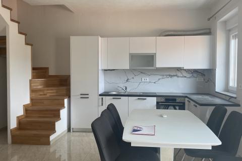 Stan 1S+DB totalno renoviran, siri centar 