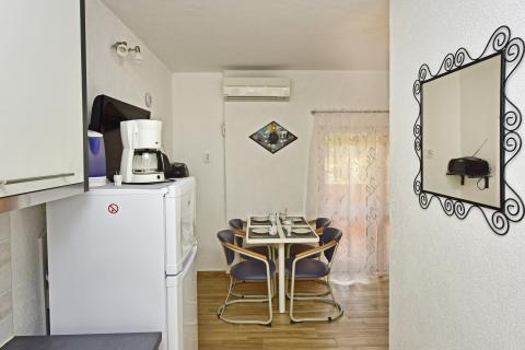 Istra, Poreč, apartmanska kuća s 5 stambenih jedinica i bazenom