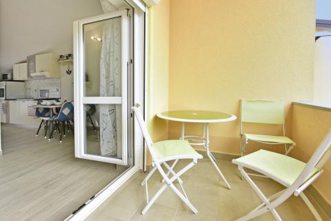 Istra, Poreč, apartmanska kuća s 5 stambenih jedinica i bazenom