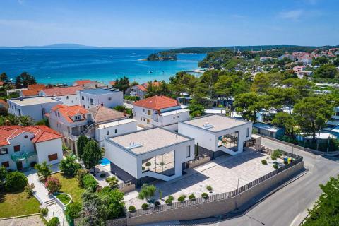 Rab, Banjol- moderne vile s bazenima, blizina mora i centra