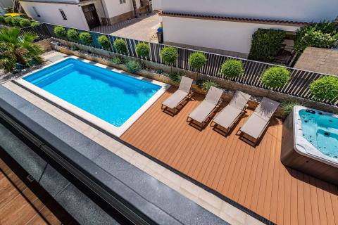 Rab, Banjol- moderne vile s bazenima, blizina mora i centra