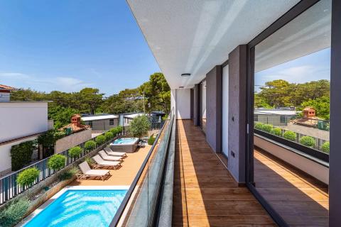 Rab, Banjol- moderne vile s bazenima, blizina mora i centra