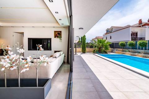 Rab, Banjol- moderne vile s bazenima, blizina mora i centra